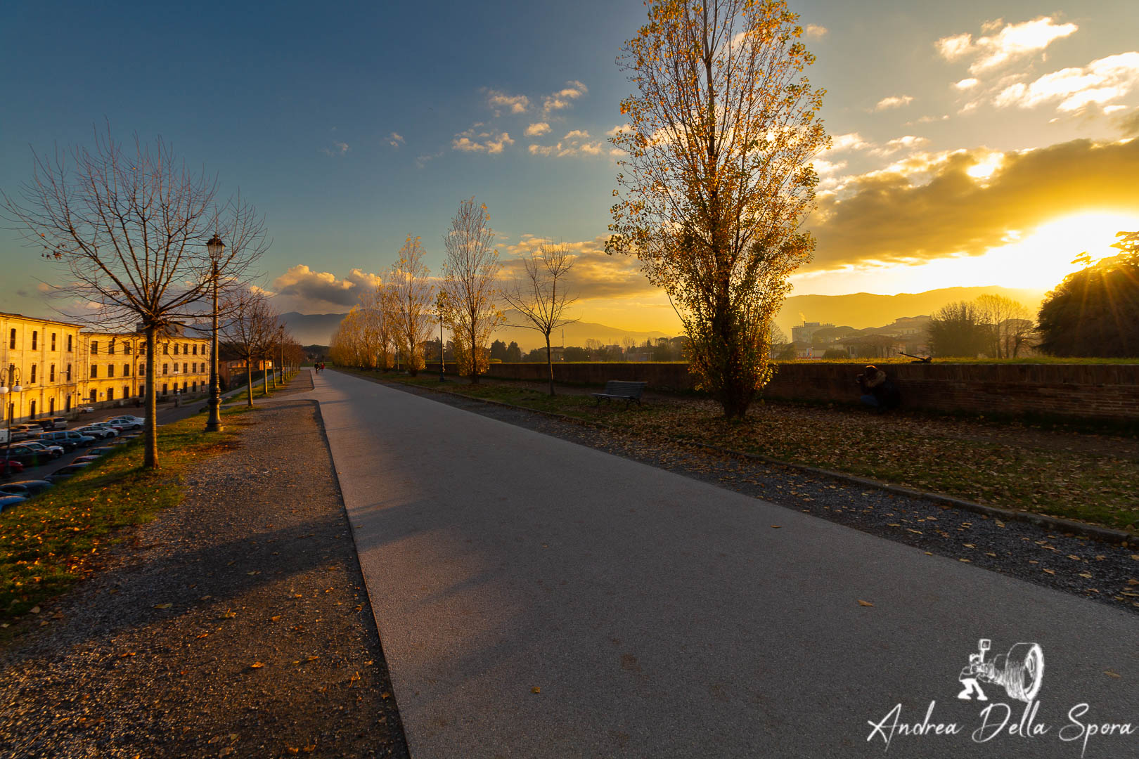 PASSEGGIANDO SULLE MURA AL TRAMONTO