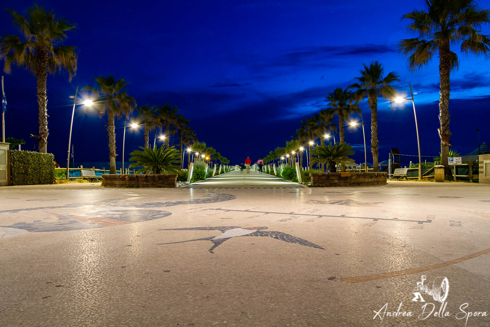 PASSEGGIANDO ALL’ORA BLU