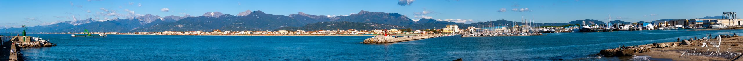 SUPER PANORAMICA SUL PORTO DI VIAREGGIO