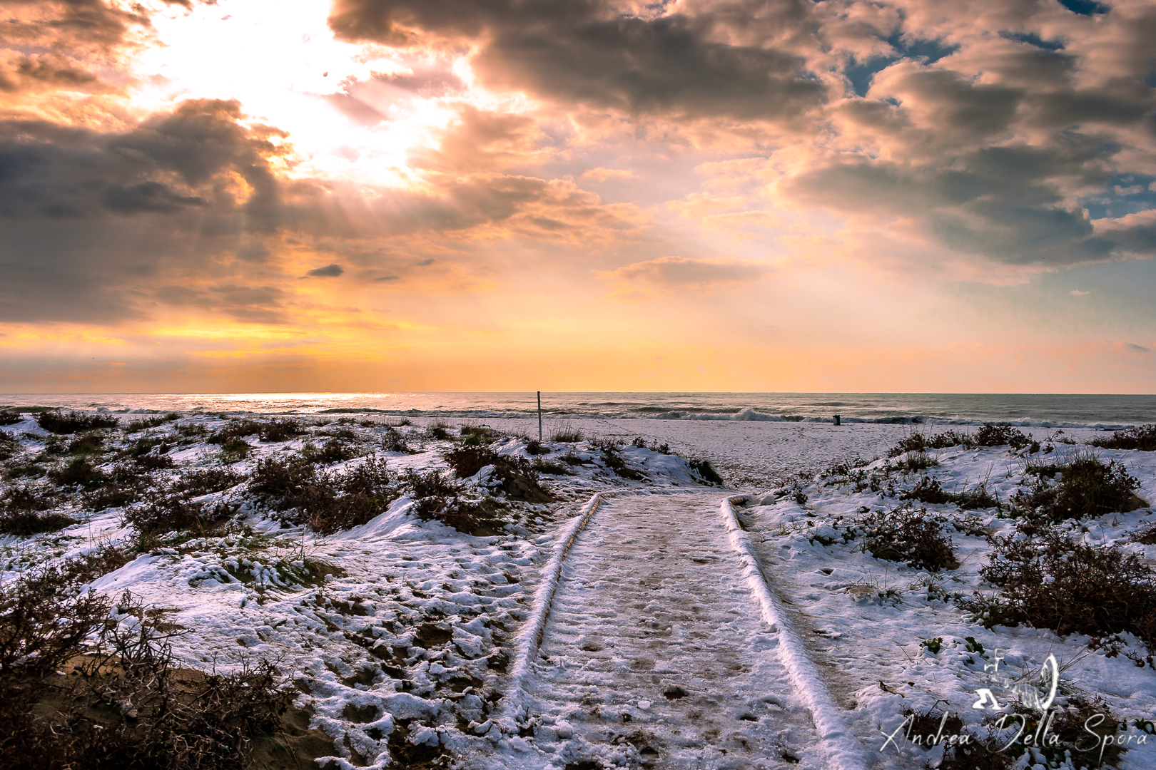 Viareggio, il mare e la neve