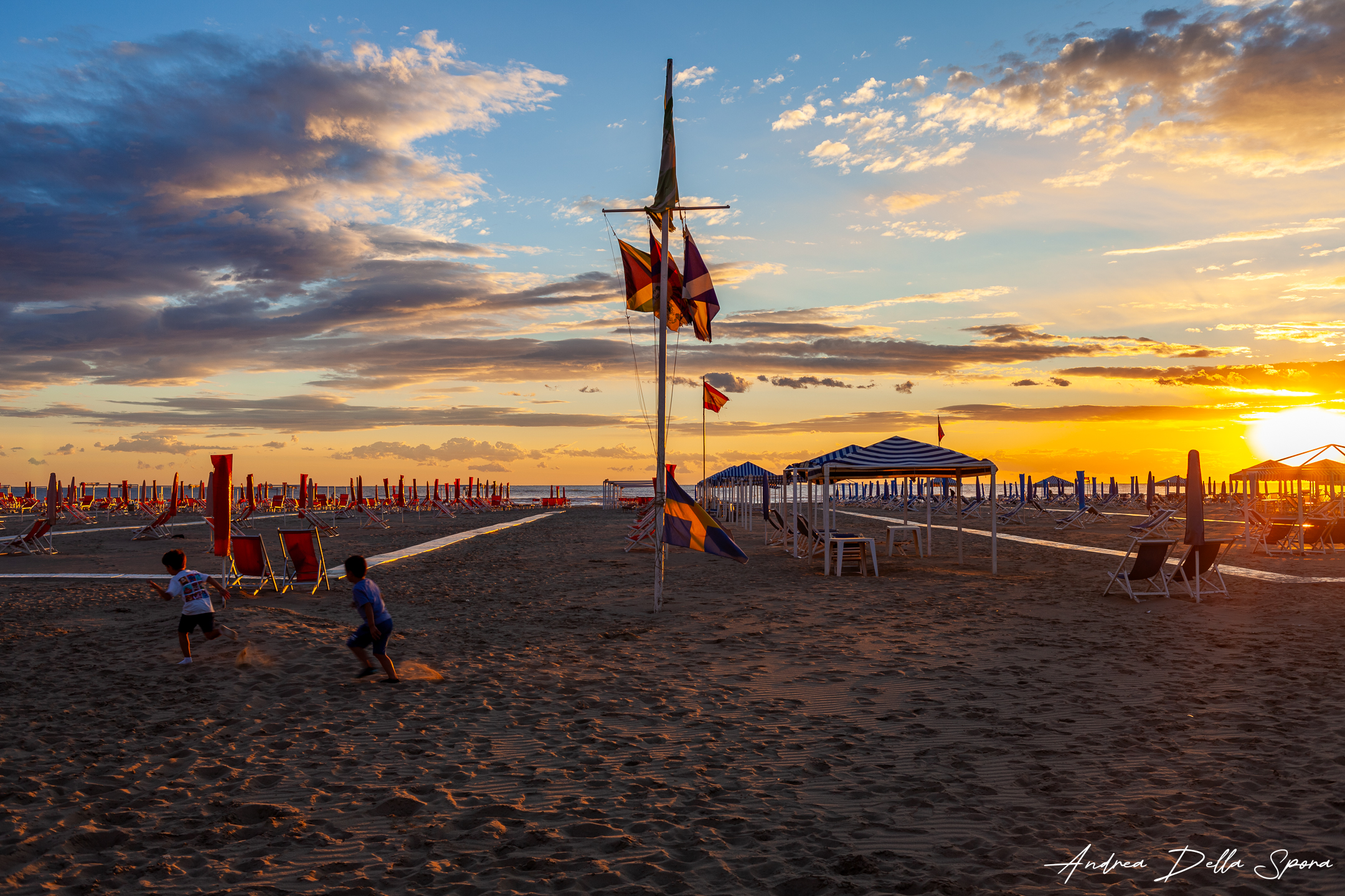 Giocando al tramonto