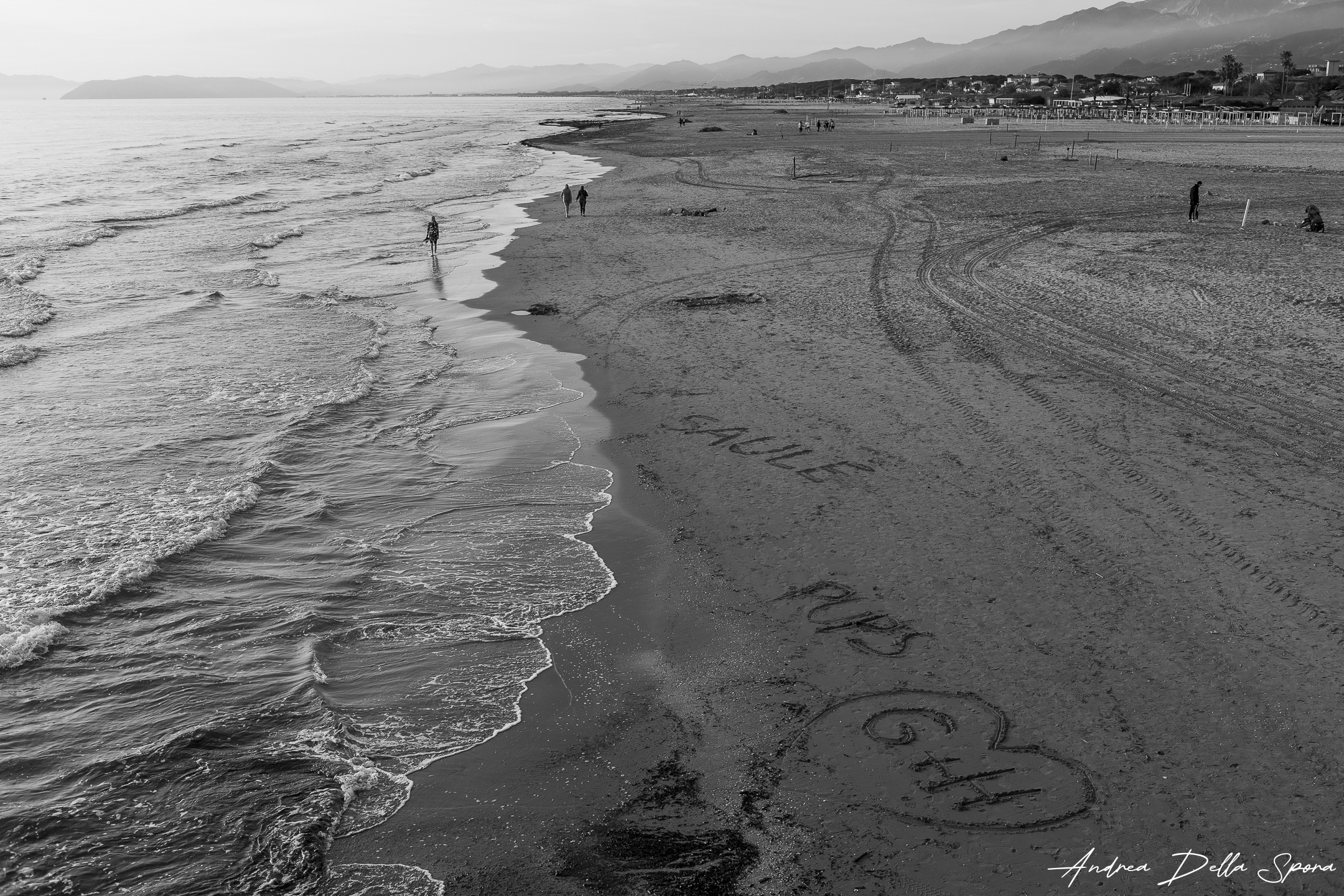 Scritte sulla riva del mare